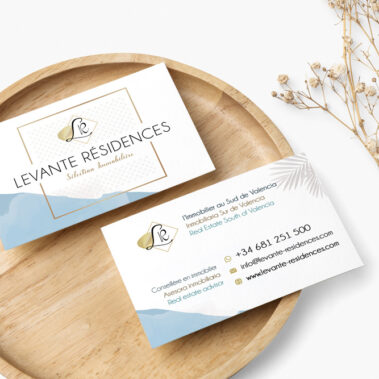 Conception cartes de visite et logo - Graphiste Freelance spécialisé en Création de Logos, de Plans de localisation (maps personnalisées) et de Visuels sur-mesure.